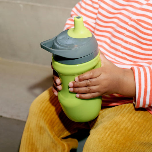 Tommee Tippee Insulated 9oz Sporty Spout Toddler Water Bottle, No Spill, Sippy Cups for Toddlers 1-3, Two-Piece Valve Helps Stop Spills, Green