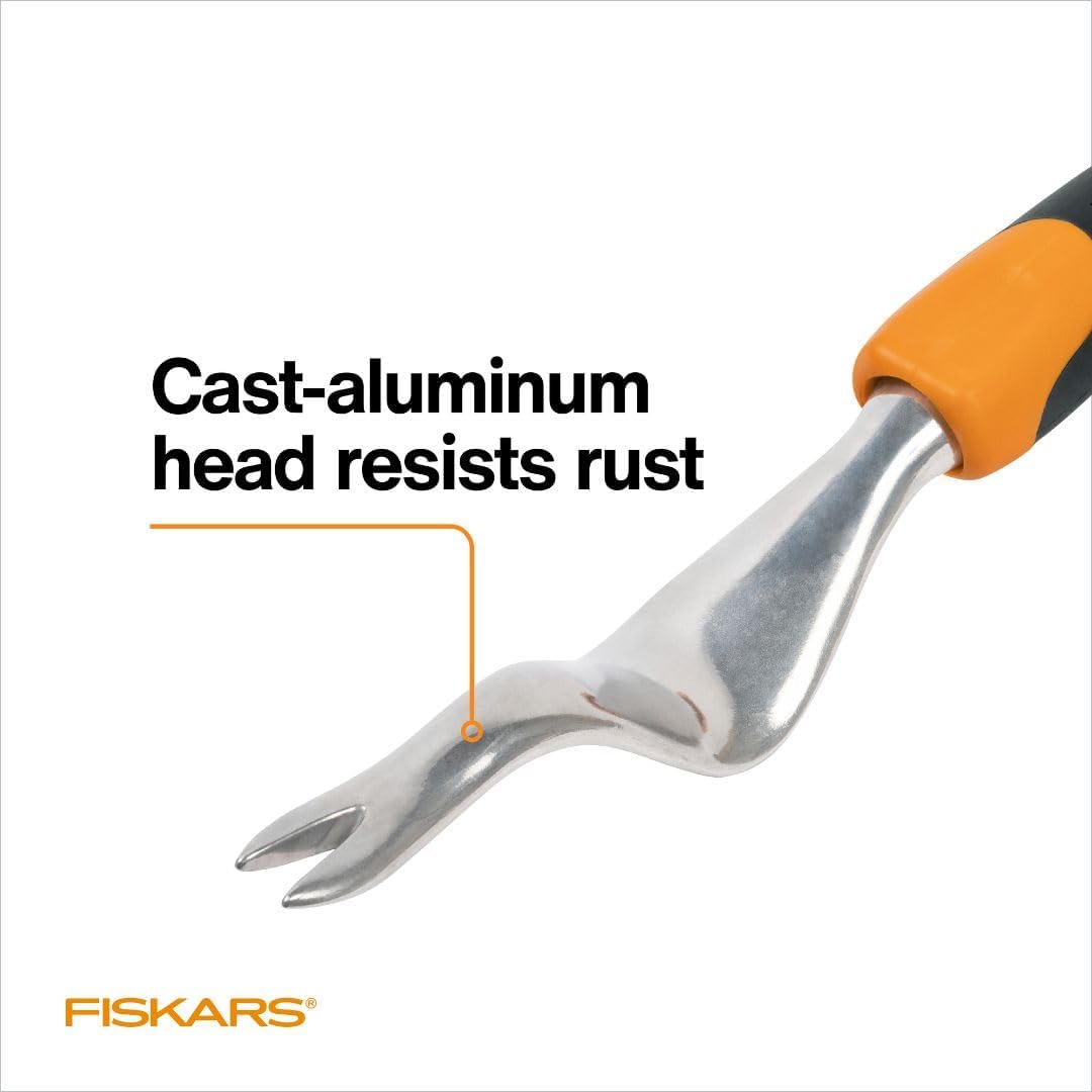 Fiskars Ergo Weeder Tool for Weeding, Heavy Duty Gardening Hand Tool with Ergonomic Handle and Hanging Hole for Storage, Remove Weeds and Roots like