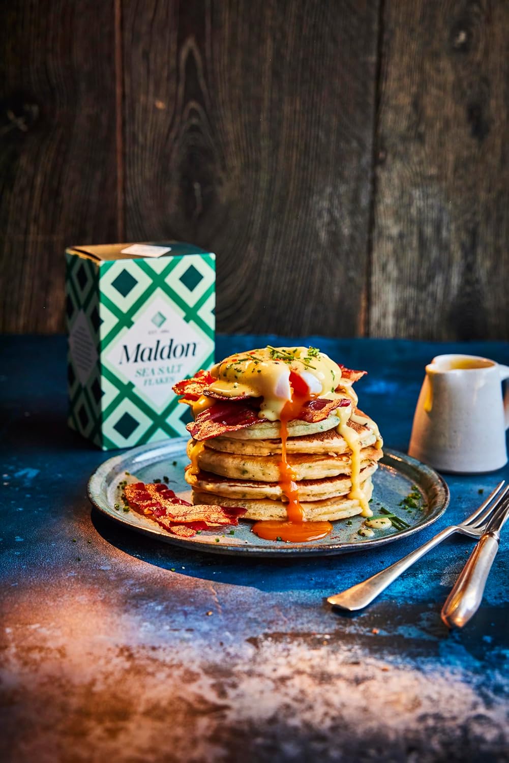Maldon Salt, Sea Salt Flakes, 8.5 oz (240 g), Kosher, Natural, Unique Gourmet Pyramid Shaped Salt Flakes, Perfect for a Wide Range of Dishes