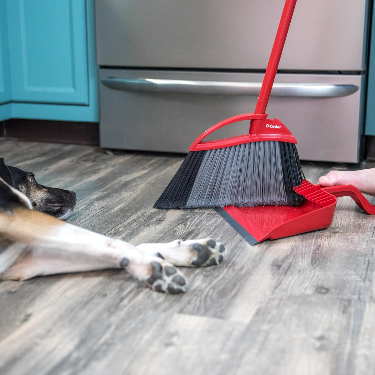 O-Cedar Pet Pro Broom with Step-On Dustpan | Remove 99% with One Sweep | DustPan Removes 3 Times More Pet Hair | Quiet Cleaning Tool for Cat and Dog