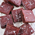 Maldon Salt, Sea Salt Flakes, 8.5 oz (240 g), Kosher, Natural, Unique Gourmet Pyramid Shaped Salt Flakes, Perfect for a Wide Range of Dishes